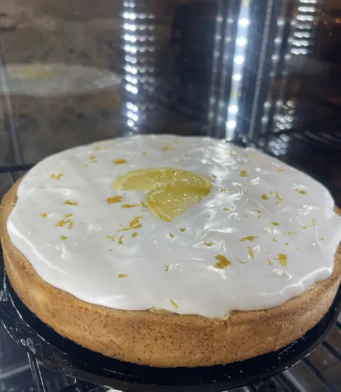 Lemon pie entero con merengue